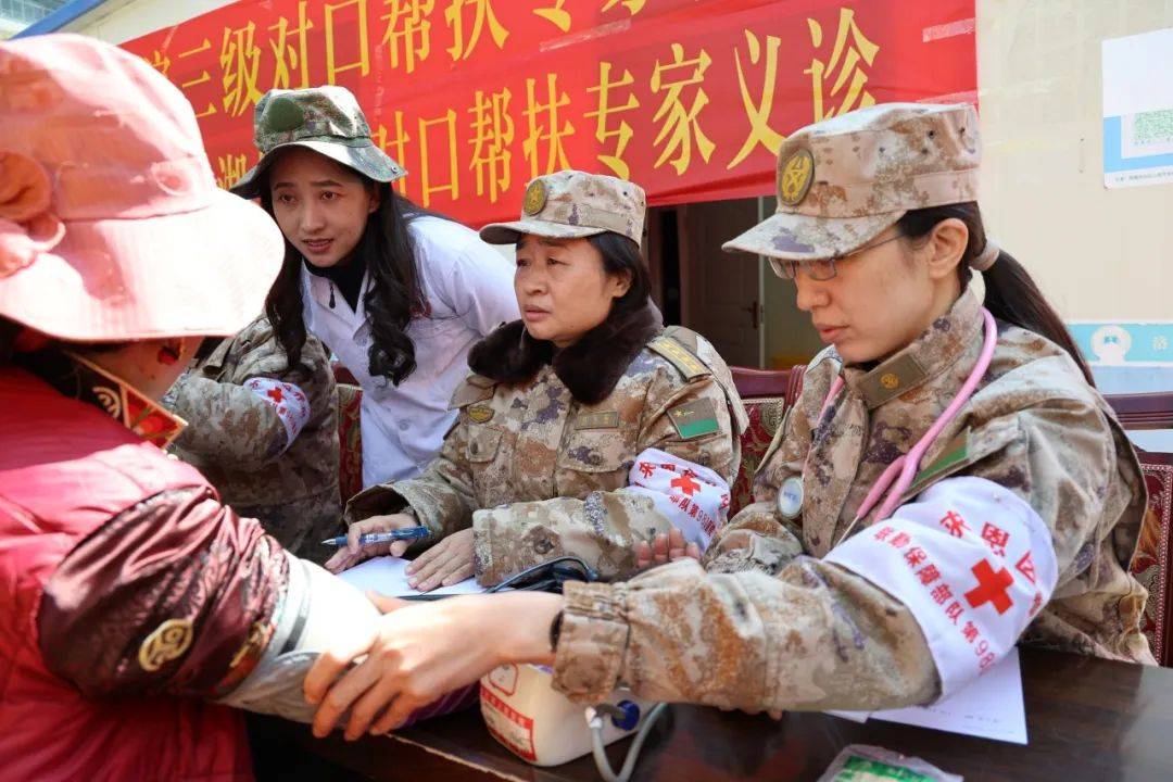 海拔3820米！人民军医为藏族群众搭建生命“绿色通道”！