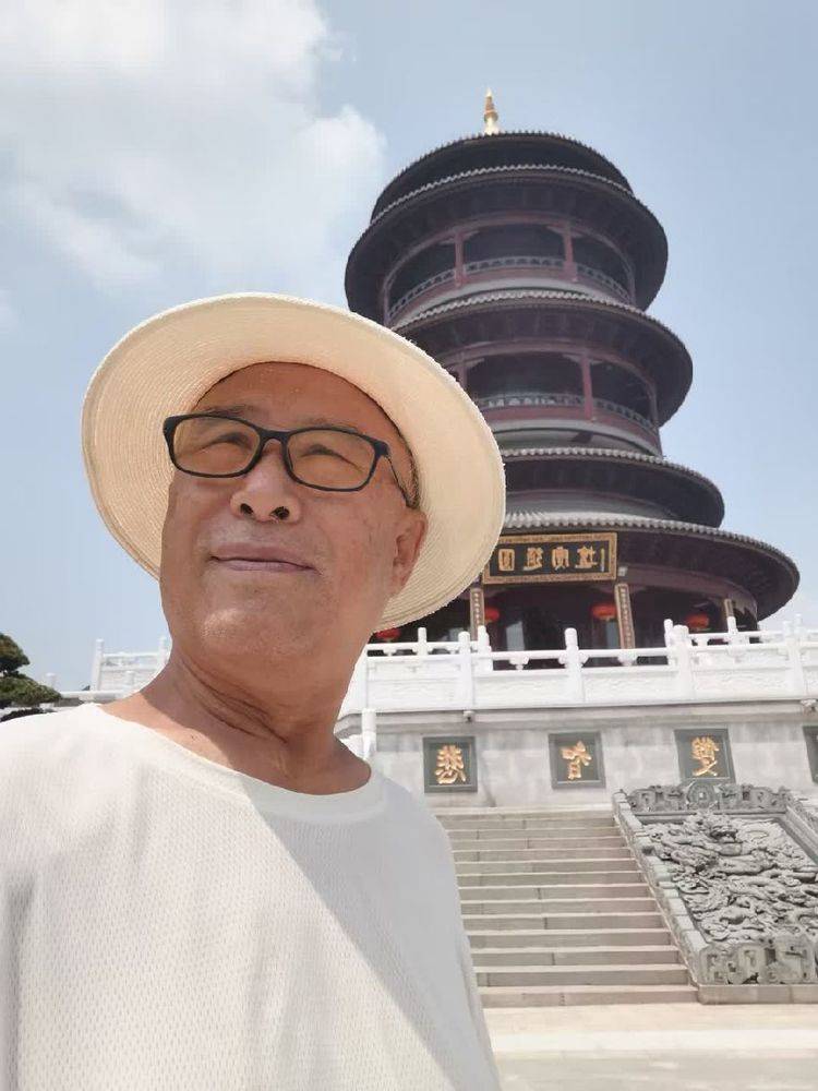 乐游天涯小镇（外四首）
