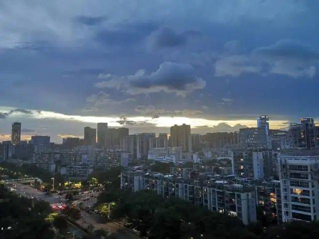 龙岗多小区频现“换物业”，矛盾如何化解？