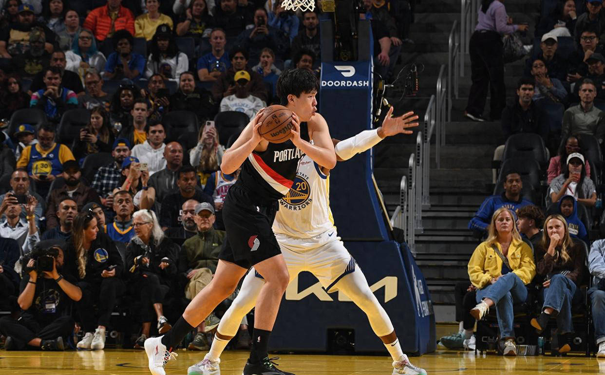 杨瀚森NBA首秀现状分析,姚明点评与美媒评价